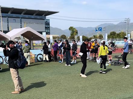 2023黄山赛 公路男子公开组侥幸拿了第一,还有幸跟女子精英第一@是_da婷… 合了个影#骑行 #让骑行成为一种生活