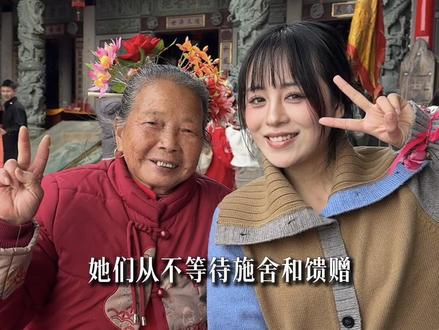 妇女的意思是,花有一万种开法,妳可以成为任何妳想成为的样子… 蟳埔女们的簪花围很美,那双为了扛起家庭重担的粗糙双手,也很美
#她的故事千年讲述 #祝她铮铮祝她昂扬 #百young非遗计划 #抖音非遗联欢会#青年创作者成长计划