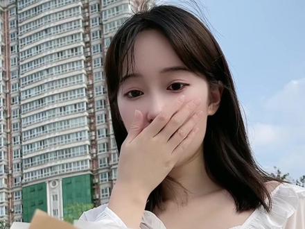 和室友精心策划了一场表白,没想到学姐竟然破防了......#青春校园 #恋爱 #七夕鲜花 @美团外卖