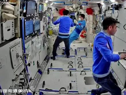 #神舟二十一号完成首次出舱 #空间站