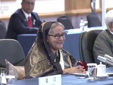习近平会见孟加拉国总理哈西娜