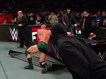 最新RAW,三重威胁赛争夺密室铁笼名额,黑人再度来袭! #WWE #RAW #LA骑士 #罗根保罗 #奥斯汀理论