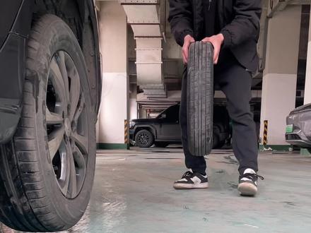 刚提长安的车友不知道怎么换备胎,30秒教你如何换备胎#逸动plus#长安逸动plus #长安逸动 #汽车知识