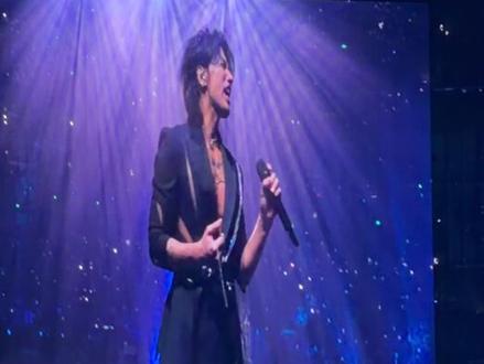 言承旭演唱会上纪念大S 全场大喊道明寺🥹🥹
是流星花园里的流星项链…道明寺送杉菜的时候正在用望远镜看流星雨…有心了😭
#言承旭 #大S #流星花园 #f4