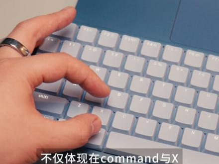 Mac办公‼️终于不用在键位布局上妥协了‼️ 洛婓的这把Mac版小顺FLOW2,我真的建议每个Mac用户都入手一把,1:1复刻了Mac book的键位逻辑,机械线性的轴体码字非常有感觉,颜值也是很夯,精准的匹配了Mac book neo的配色,这下再也不用在机械手感和键位布局妥协了。 #lofree洛斐 #小顺flow2mac版#mac键盘#办公键盘 #MacBook键盘
