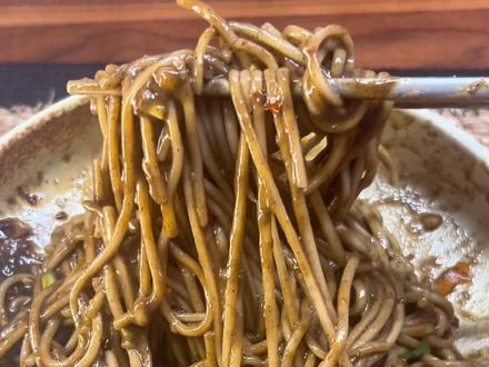 🔥挑战!让黑芝麻糊从饮品届下岗,在拌面届再就业! #黑暗料理挑战 #吃货#黑芝麻糊神仙吃法 #创意美食 #拌面