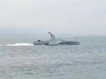 国产“虎鲸”号大型无人作战巡逻艇正式服役