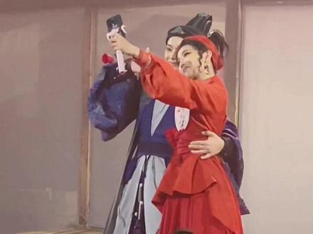 好喜欢😭谢幕好可爱 #新龙门客栈越剧 #陈丽君 #李云霄 #越剧