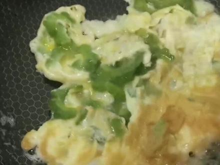 康巴赫二代蜂巢不粘锅,被我烧焦了无数次,铁丝刷刷洗干净依然可以用,操作得当依然不粘,超爱这口锅