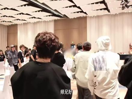 销冠闪亮登场,全场最佳待遇如何呢?#物料 #时代峰峻 #爽歪歪 #销冠 #年会