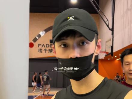 翻山越岭再也找不到 像你一样的存在 不存在#何与 #向全世界安利何与