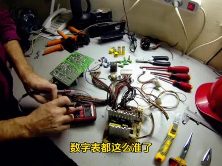 老师傅为什么舍不得扔掉指针万用表?#电工 #电工知识 #万用表 #指针万用表 #数字万用表 @DOU+小助手 @抖音小助手 @抖音作者助手