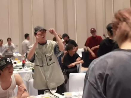 OMG丁哥竟然在家长年会上加注了66666元!@时代少年团-丁程鑫 #年会#加注