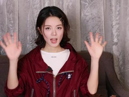 在MIU MIU新春系列特别活动上,@赵今麦angel 接到ELLE手工角做年画任务,并祝大家在马年腾云驾雾~