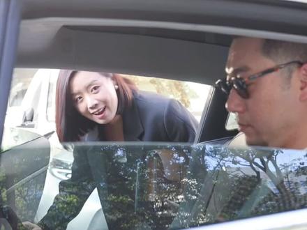 和领导一起坐车出外勤,你知道坐在哪个座位合适吗?#职场