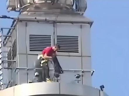 1月29日 亚历克斯登顶台湾101大厦后,原来是这么返回的?#亚历克斯登顶 #亚历克斯返回 #台湾101大厦