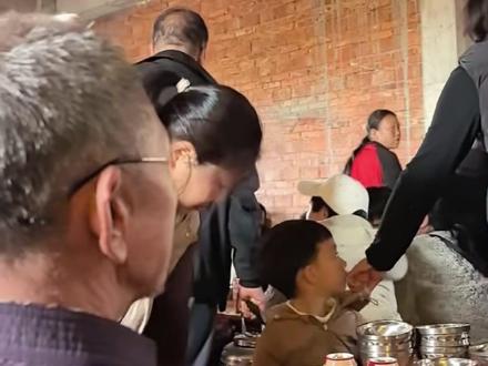 对视3秒蓝牙自动连接 #云南麻醉师 #全麻还是全麻 #地方风俗 #吃席
酒精么不兴过敏,只过吞。