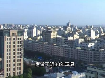 群兴玩具:玩具大王的转型“跨界史” 一家做了近30年玩具,近年来主营业务却转变为酒类销售的公司,2月2日,群兴玩具股价突然涨停,冲上7.92元 。今天我们就来聊聊这家“不务正业”的上市公司。
最直接的催化剂是腾讯元宝的春节红包活动。2月1日,腾讯元宝上线春节红包活动,当日已超过字节跳动旗下豆包升至第一名。这一消息直接刺激了算力租赁概念股异动拉升。
据公告,2025年5月,孙公司图灵引擎与腾讯科技签订《算力服务协议》,向腾讯提供集群算力服务。这一实质性合作使得群兴玩具被市场追捧为“腾讯元宝概念股”。
根据2025年年度业绩预告,公司预计净利润为负值,亏损额在2500万元至3700万元之间。这已经是公司连续多年净利润为负。公司解释称,净利润下降的主要原因是前期开展智算业务、构建专业团队投入了较多成本,智算业务成本按月摊销,但销售落地较晚,导致利润下降。
群兴玩具近年来业绩表现不尽如人意。自2014年起,公司逐步尝试业务转型并经历多次并购重组。
2014年,公司首次尝试跨界手游,拟收购手游公司星创互联,但因“与本次重组的有关方面涉嫌违法被稽查立案”而被证监会暂停审核,最终未通过。
此后,公司又曾尝试跨界核电、新能源汽车、集成电路等领域,但均以失败告终。直到2020年,公司才开始转向酒类销售业务。
2020年下半年,公司宣布与国内著名上游酒类生产与销售企业合作,突击开展白酒销售业务。当年11月,群兴玩具子公司取得食品经营许可证,12月便“火速”完成了超过5000万元的销售额。酒类业务成为公司的“救命稻草”。2024年,公司酒类销售业务收入同比增长10.15倍,占营业收入比重达到91.29%。然而,这种增长背后存在疑点。2024年群兴玩具酒类业务毛利率仅有1.22%,几乎不赚钱。
2025年,公司开始了第五次跨界尝试。2月26日,群兴玩具发布筹划重大资产重组的公告,拟以现金方式收购天宽科技不低于51%的股权。天宽科技主营业务为人工智能计算中心的建设和运营,是国家级专精特新“小巨人”企业。
但最终因交易条款未能达成一致而在2025年10月终止。收购资金缺口是一个决定性因素。截至2025年6月末,群兴玩具货币资金仅2186万元,而要收购估值约8亿元的天宽科技需现金超4亿元。这揭示了公司在外延扩张上心有余而力不足的窘境。
#群兴玩具 #腾讯元宝 #算力租赁 #酒类 #算力