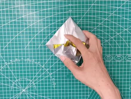 小伙用一张纸折出了奥特曼,折法简单好学,小朋友很喜欢 #手工diy #折纸 #奥特曼 #折纸教程