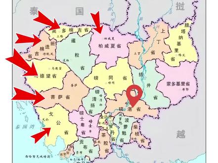 泰柬冲突:2025年12月重启的柬泰边境冲突中,泰国攻击了柬埔寨多个省份,主要包括卜迭棉芷省、柏威夏省、奥多棉芷省、菩萨省、戈公省和马德望省。我在特本克蒙磅湛省是越南边境,家人们目前还不用担心,我们正常教学,正常生活