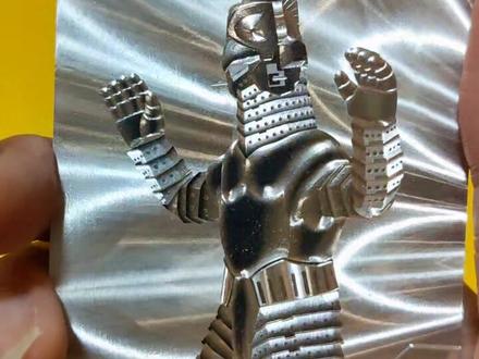 自制奥特曼卡片UR白银卡,一定要用磨砂橡皮擦才行哦。注意,鱼肝油是精髓,能让你的卡更闪亮哦。#奥特曼卡片 #卡游 #卡片