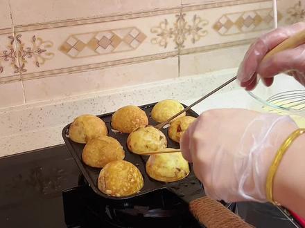 昨天在外面话了28💰买了6颗章鱼烧,孩子们都没吃够,今天自己花20💰做了28颗,肉肉吃掉了4颗👍#动手自己做美食 #章鱼烧 #记录真实生活