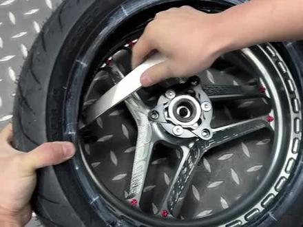 #小牛电动 #电摩 #修车日常 #每一帧都是热爱 教你如何安装轮胎~学废了吗?