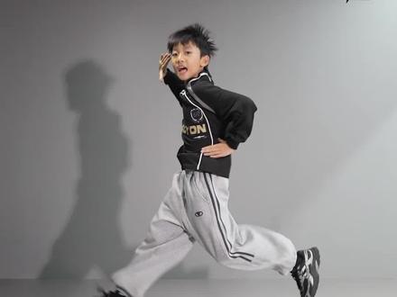 加长版这么好跳 一起呐喊春天大地#放学后的样子 #库里库里 #长高 #简单易学 #辰爸辰妈燃脂舞