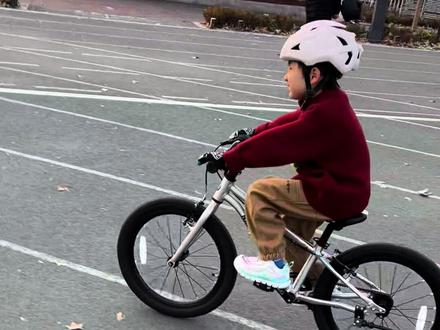 孩子什么时候可以骑20寸儿童自行车呢?#儿童自行车 #自行车 #童车 #香蕉奶爸