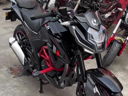 豪爵DR150S,听说它是新手入门级练手街车,适用于日常代步通勤,省心省油,操控简单易上手,所以很多摩友都在骑它!#豪爵DR150S