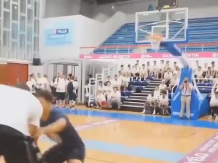 戈贝尔就算NBA打不了,打CBA应该也能行吧!#戈贝尔新冠肺炎@抖音小助手