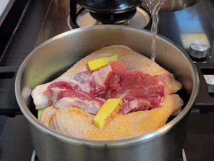 不想呆厨房太久 就像我一样做这个懒人一锅出四菜 有汤有肉还有菜
#懒人美食 #一锅出四菜#快手美食 #高压锅美食 #白切鸡