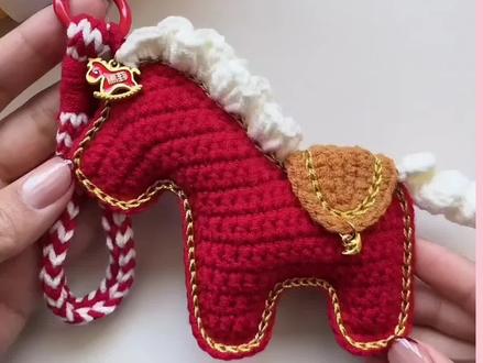 新年小马挂件钩织教程一
评论区交作业的宝宝棒棒哒👍👍#小马钩织 #包挂件 #玩毛线 #毛线钩织教程