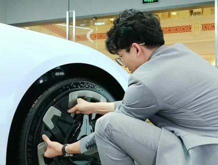 柔性战甲造型和六幅锻造,哪个是你的最爱?#国产车 #高合hiphix #hiphiz #拆车 #新能源汽车