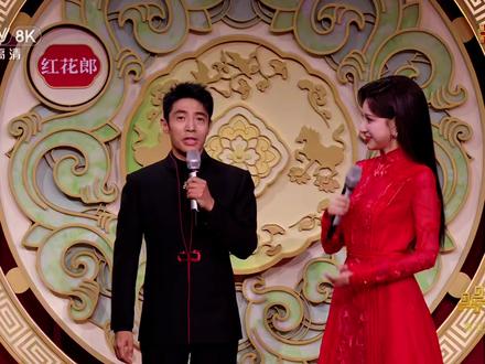 《武bot》, 👍🏻震撼与感动👍🏻赞👍🏻!春晚最强节目,火遍全球!人形机器人发展太快了,宇树技术~牛! #宇树科技 #宇树机器人 #春晚 #央视春晚精彩回顾 #央视春晚
🤗今年的宇树机器人空翻,倒跑,六合拳,剑舞,醉拳,双截棍和双向交互奔跑,考验的是高精度姿态感知,实时动态平衡与多模态协同技术等等。每一个高难度动作背后都是算法迭代,传感器升级与材料科学的突破。春晚的舞台,藏着一个国家的未来,当这些钢铁身躯在舞台上挥洒自如,属于中国的智能时代,早已经在路上了。
从去年的扭秧歌到今天,短短一年,这震撼硬核封神的进步与跨越,如今它们让全球网友集体破防。节目设计的又不失幽默风趣,背景音乐也到位,引人入胜,一遍遍看不够!大赞👍🏻,狂赞👍🏻自豪!科技赋能,国之重器,愿越来越强大🥳🥳