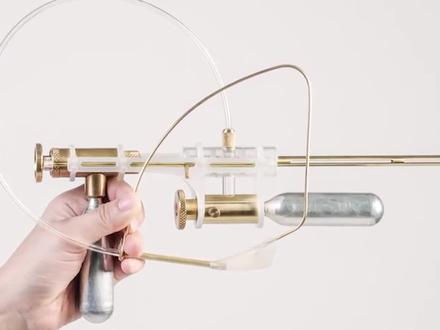 女学霸打造眼泪枪,把眼泪冻成子弹,有什么用