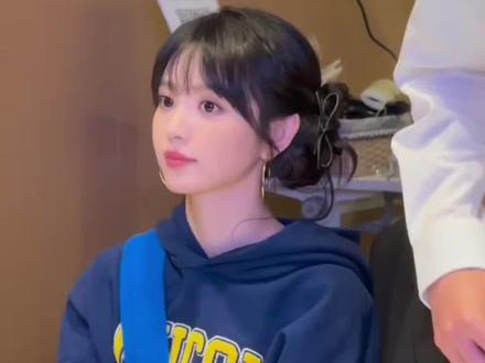 春天配卫衣最减龄的发型
就是田曦薇这种流苏侧丸子头!
慵懒又少女,氛围感直接拉满~
#编发教程 #扎发教程 #丸子头#发型#教程