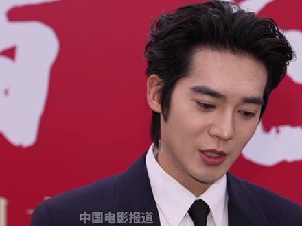 #于适说镖人的角色人狠话不多 #于适 说在#镖人风起大漠 中饰演的角色“竖”是一个人狠话不多的镖人,但他后期也会有一个成长,从一个冷酷的人变成一个有人情味的人,请大家期待一下~#2026百花迎春晚会