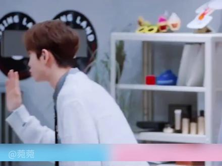 黄新淳:老师我想认识一下你老婆#黄新淳 #尴尬时刻 #灵魂画手 #综艺 @抖音创作小助手 @DOU+上热门