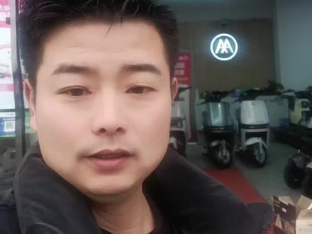 给大家介绍一款非常哇噻的车,带定位功能,手机控车,价格实惠#爱玛爱贝Q616 #爱玛全球超受欢迎的电动车 #爱玛电动车#诚信经营 #服务至上