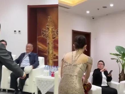 #华表奖 后台暴露咖位, #章子怡 弯腰谦虚打招呼, #陈道明 进场却集体起立 #李雪健 #张涵予