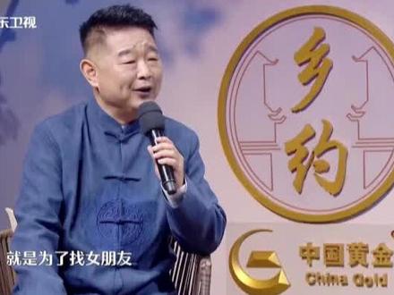阿丁是土生土长的山村小伙,而妻子小月则不顾父母反对,义无反顾地到偏僻山村。在短视频里阿丁整天大呼小叫,小月却始终温柔如水,可就是这样一对怎么看怎么不般配的情侣,却让网友们感受到了真正的爱。更多精彩,11月15日21:30,看《乡约》,关注主持人肖东坡,看短视频中的返乡青年!