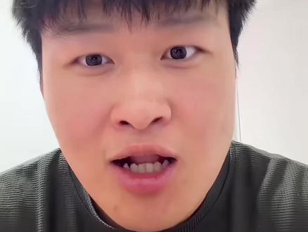 被尬到脚趾抠地!田子,有没有不这么尴尬的搭讪方式啊🫣 @田成仁 #田成仁 #恋爱焚决 #真实生活分享计划 #流量扶持 #创作者扶持计划