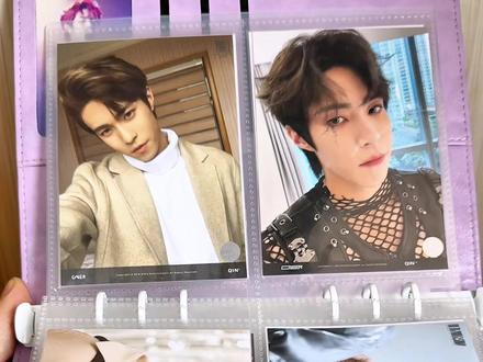 5月入坑,8月开始追线下,11月决定收集周边,花了3个月的时间,终于收齐了所有妈咪和团的生写,除了还有三张小卡没收到,小卡图鉴也快齐了。追了六场线下,1场830,3场音乐节,2场巡演,也收到了很多物料和礼物。这是我这一年的收获。明年继续~收集癖的长路漫漫~钱就是这样花出去的~希望马年暴富!#oner #oner岳岳 #岳明辉pinkray #追星物料 #我的追星日记