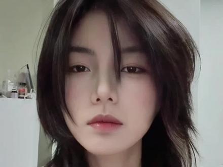 大家期待已久的半扎发发型教程来了!#半扎狼尾 #发型教程