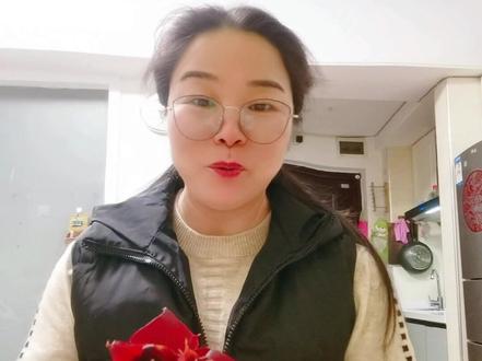 生活中从来就不缺乏美丽,缺的是一双发现美的眼睛,乌桕树红叶做的玫瑰花🌹送给你!#我的手工作品