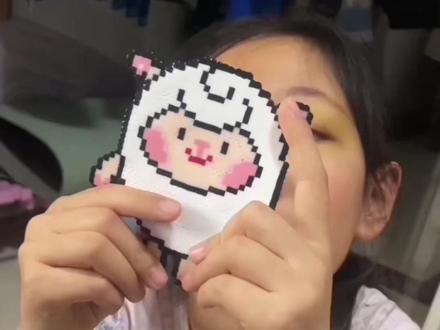 当拼豆蛋仔dongdong羊没有烫成完美无孔的奔溃时刻#拼豆豆手工 #蛋仔派对 #手工diy #崩溃就在一瞬间