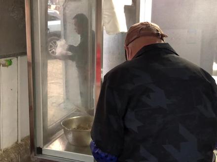 合肥70多岁大爷做卤菜,客人不能问价钱,多问两句不卖给你#合肥美食 #七万卤菜 #卤菜 #抖音搜索流量来了 #美食教程 #回头客超多 #干净卫生