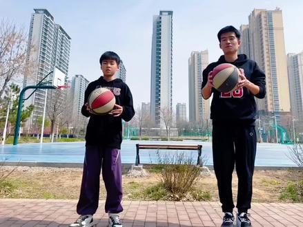 #篮球操 童年篮球操,音乐是童年,篮球是陪伴。#幼儿园篮球操 #幼儿篮球 #篮球操表演 #篮球