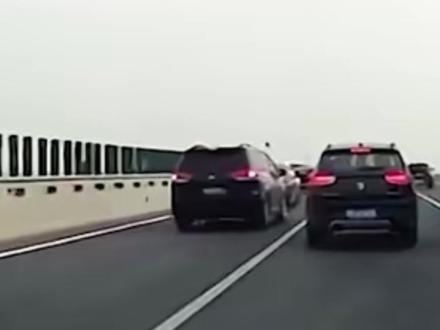 高速上千万别别在左侧车道了 #安全驾驶 #安全出行